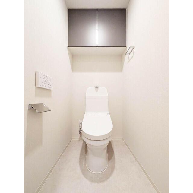 トイレ　収納にも困らないトイレです