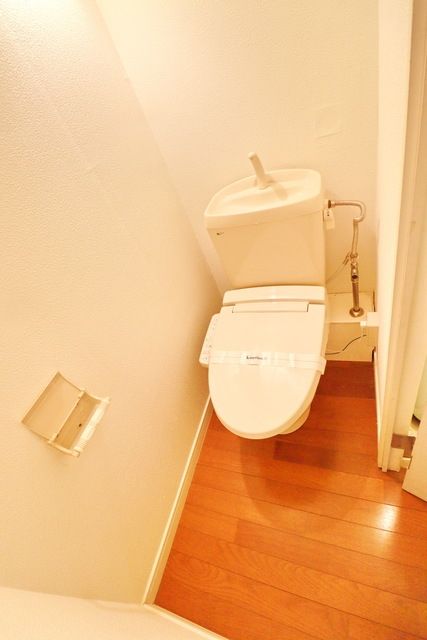 トイレ　同物件別部屋写真