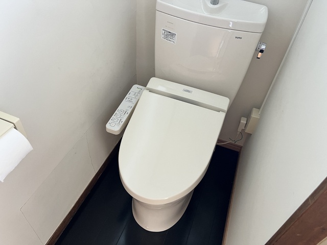 ＪＲ磐越西線 会津若松駅 徒歩9分 2階建 築49年のトイレ写真