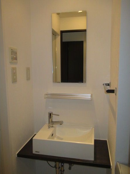 洗面設備　※写真は同じマンションの違う部屋のものになります。