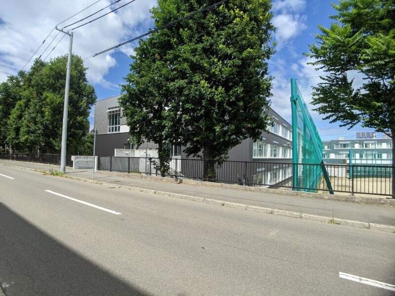 中学校　札幌市立啓明中学校（中学校）まで1054m