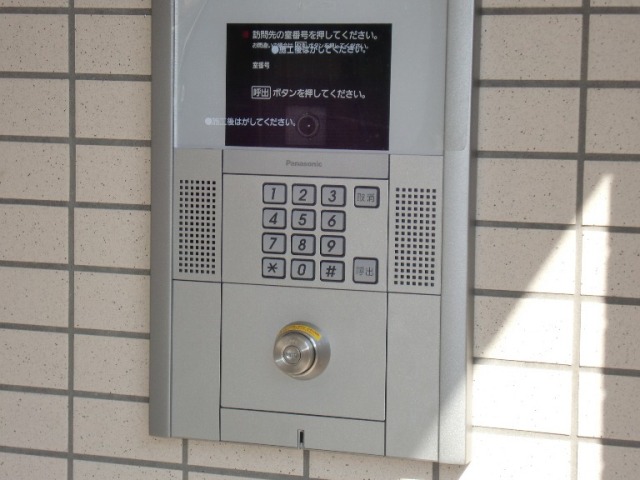 その他共有部分　入り口には「オートロック」ついてます。