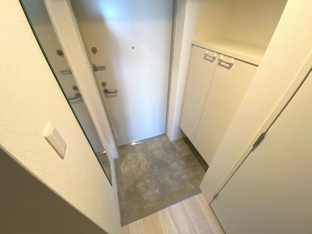 玄関　※部屋毎でカラーに違いがある場合がございます。