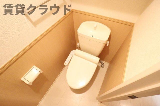 トイレ　落ち着いた色調のトイレです