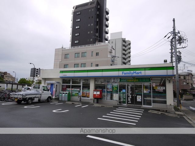 コンビニ　ファミリーマート（コンビニ）まで844m