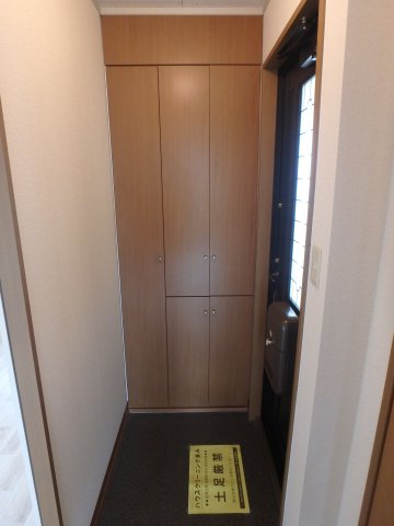 玄関　西中新田　フォンテーヌＡ　2ＬＤＫ　玄関