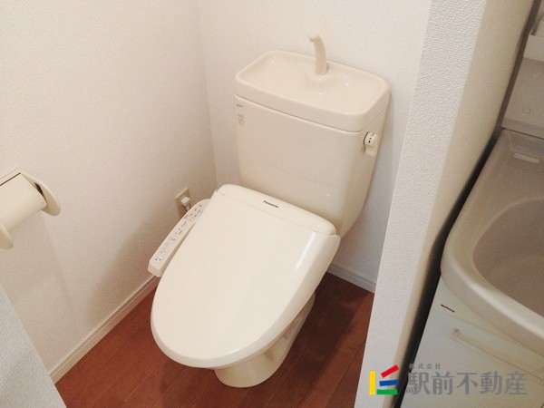トイレ　写真は同タイプ別部屋