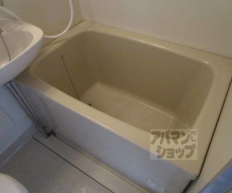 バス・シャワールーム　２０５号室の写真です。