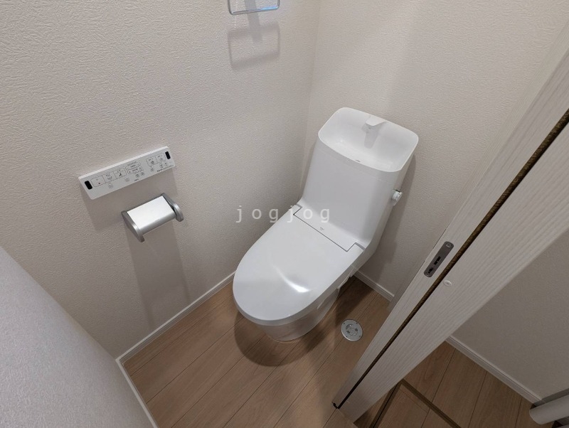 トイレ　窮屈感がなくリラックスのできるトイレです。
