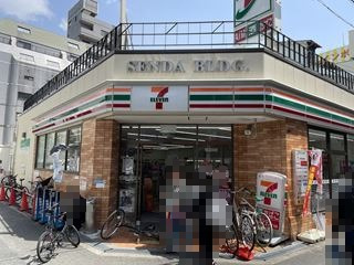 コンビニ　セブンイレブン　難波千日前店（コンビニ）まで104m
