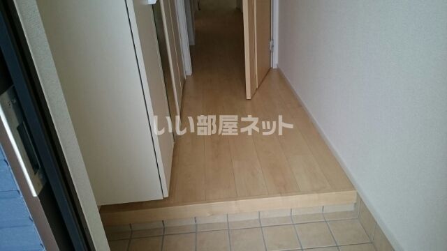 ニューヴェルデIの玄関写真