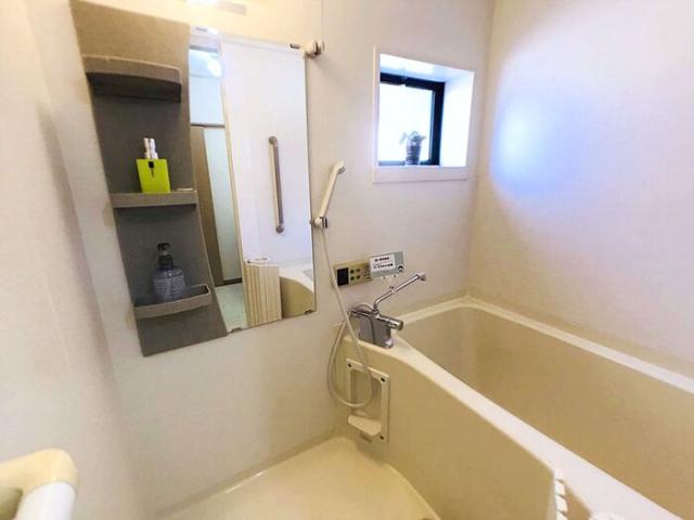 ファミール三軒屋 B棟の風呂写真