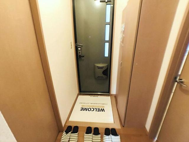 ファミール三軒屋 B棟の玄関写真
