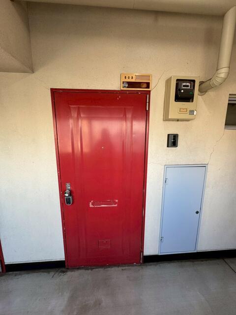 玄関　※別部屋参考写真