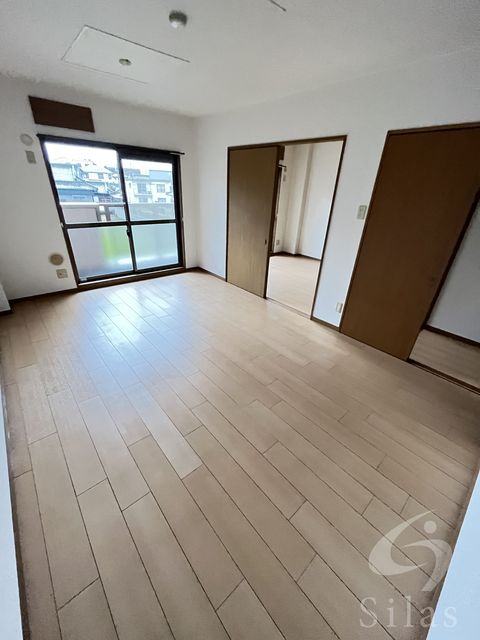 ソレアードIIの居間写真