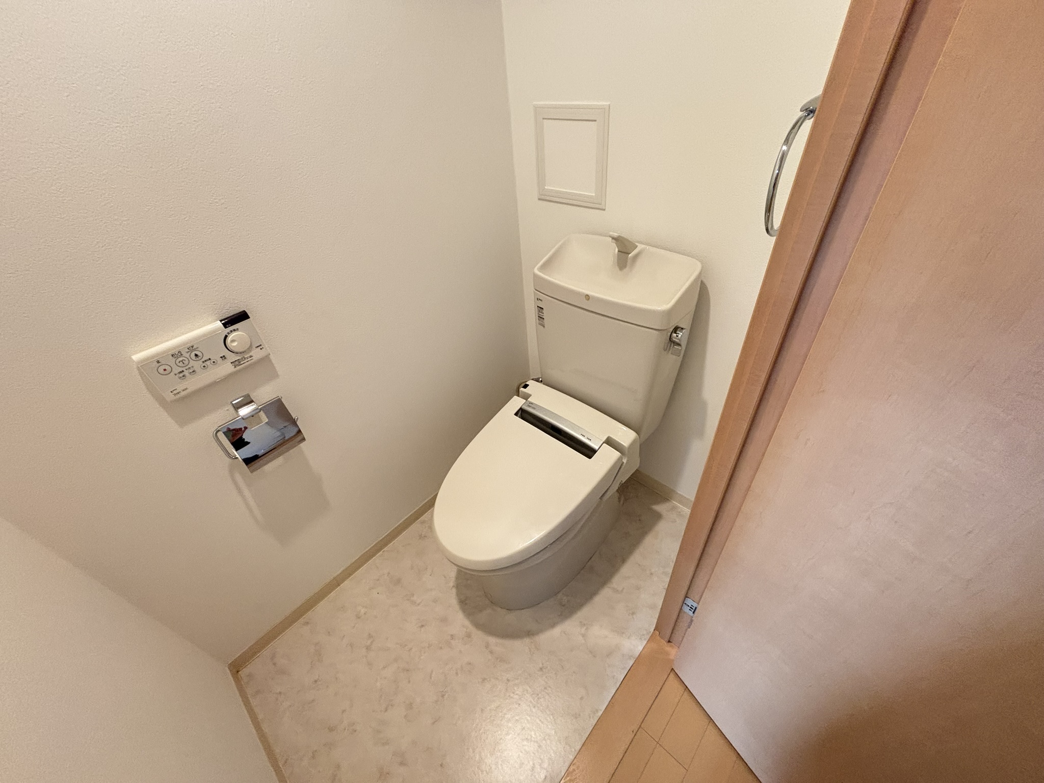 仙台市地下鉄南北線 勾当台公園駅 徒歩3分 13階建 築18年のトイレ写真