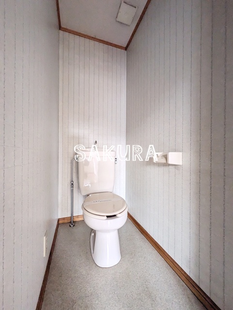 トイレ　落ち着いた色調のトイレです♪