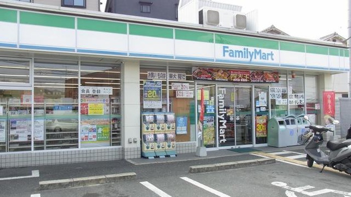 コンビニ　ファミリーマート中石切店（コンビニ）まで500m