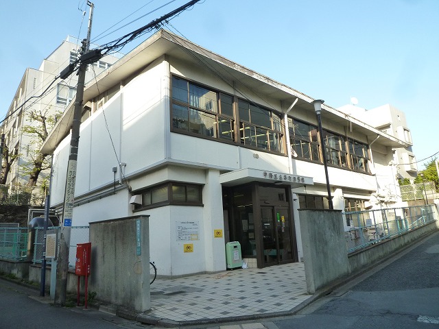 図書館　中野区立本町図書館（図書館）まで206m