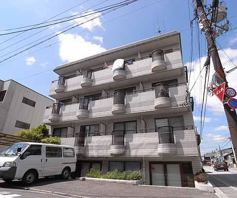 京都市伏見区新町１丁目のマンションの建物外観