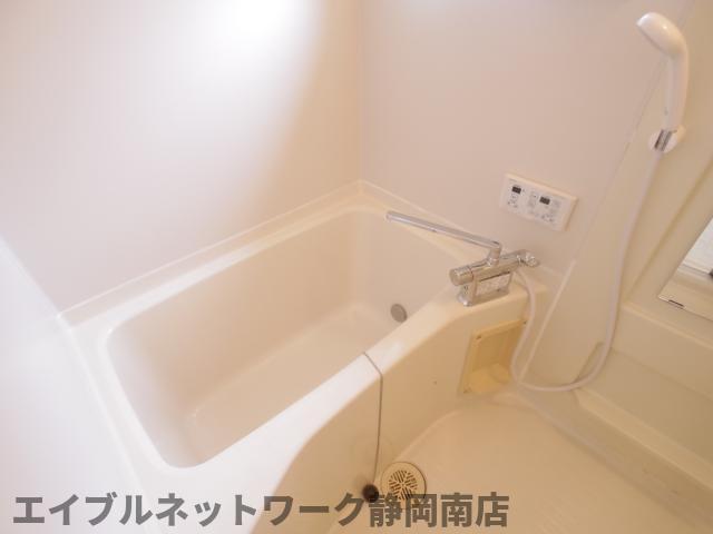 バス・シャワールーム　落ち着いた空間のお風呂です