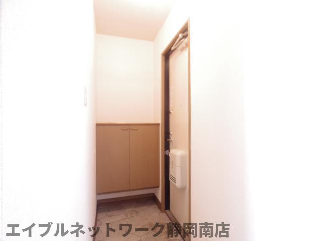 玄関　収納もある玄関です