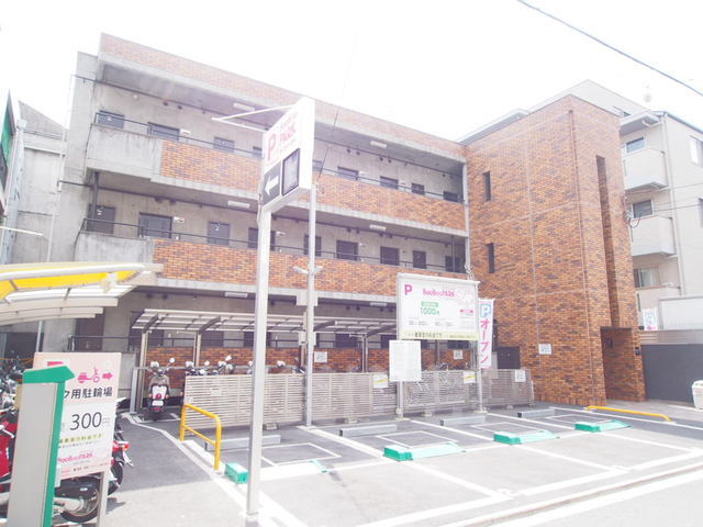 京都市右京区西院西三蔵町のマンションの建物外観
