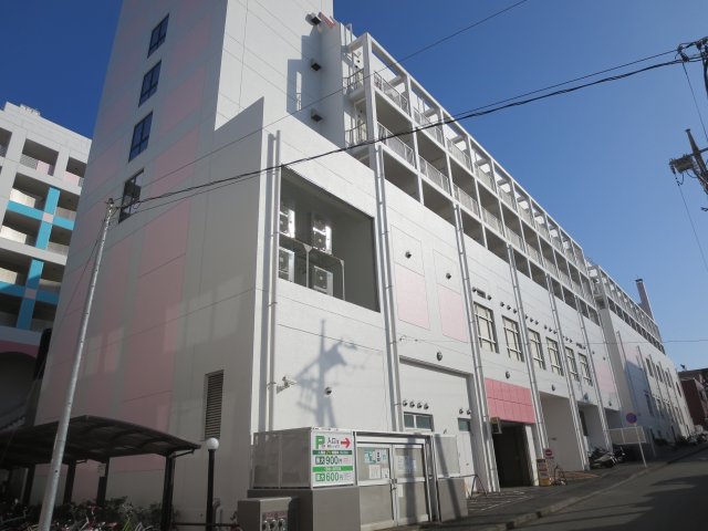 横浜市緑区十日市場町のマンションの建物外観