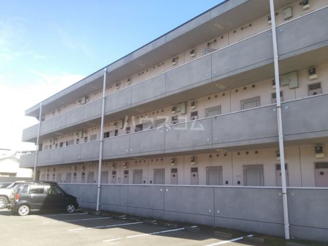 田方郡函南町塚本のマンションの建物外観