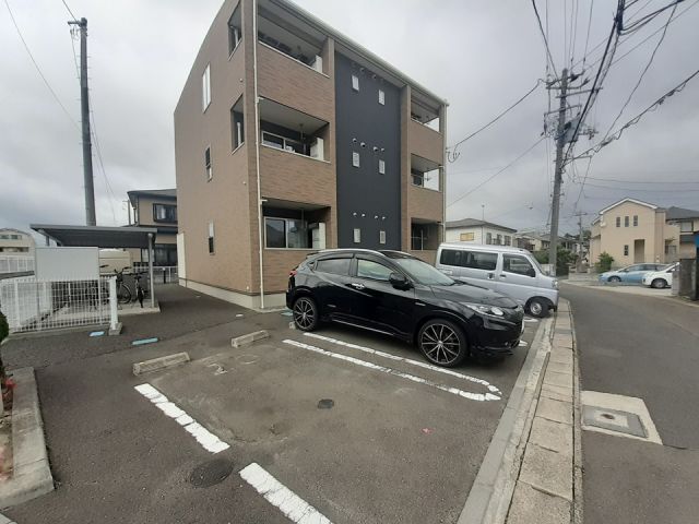 【塩竈市南錦町のアパートの駐車場】