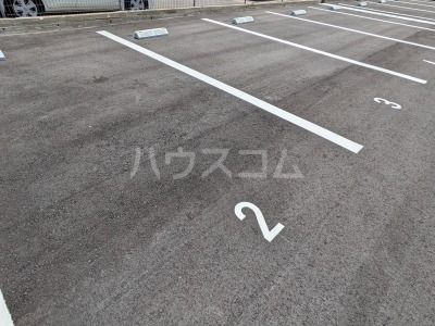 【高松市小村町のアパートの駐車場】