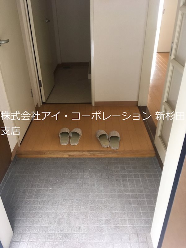 【横浜市金沢区堀口のマンションの玄関】