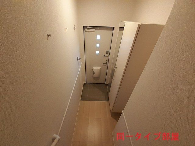 【桑名市長島町鎌ケ地のアパートの玄関】