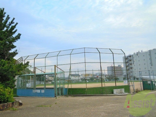 【豊中市岡上の町のマンションの公園】