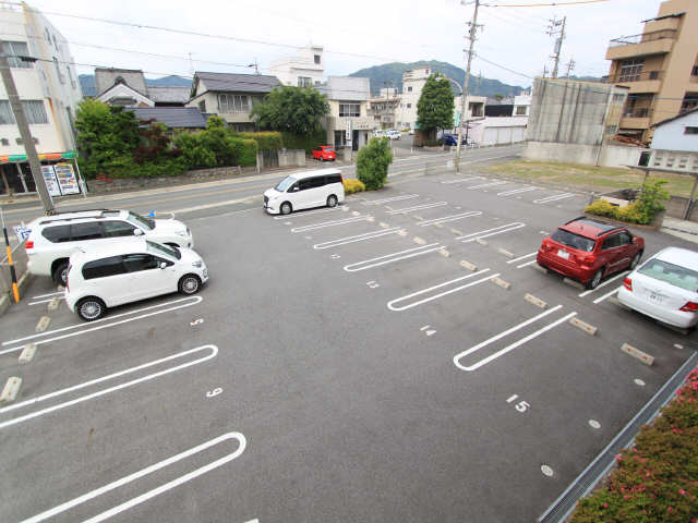 【ヘーベルメゾン本町銀座館の駐車場】