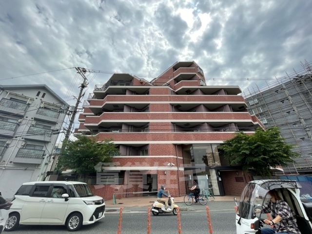 【京都市伏見区向島本丸町のマンションの建物外観】