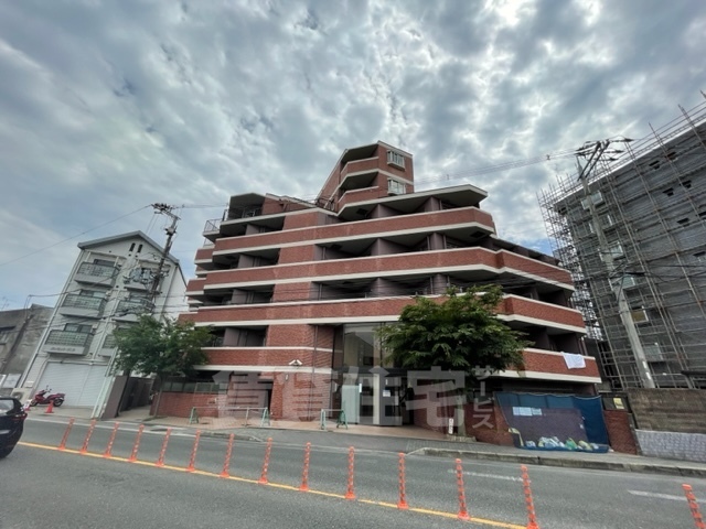 【京都市伏見区向島本丸町のマンションの建物外観】