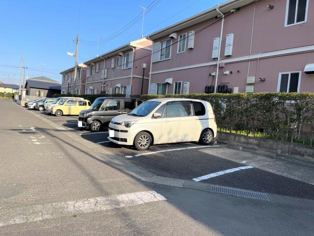 【郡山市字名倉のアパートの駐車場】