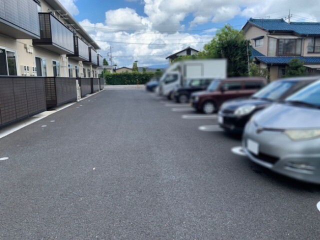 【ハイグレードみずほ野 IIIの駐車場】