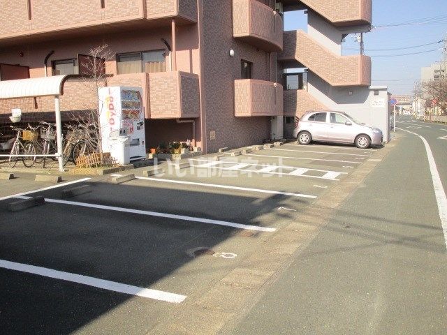 【モンレーヴ葵東IIの駐車場】