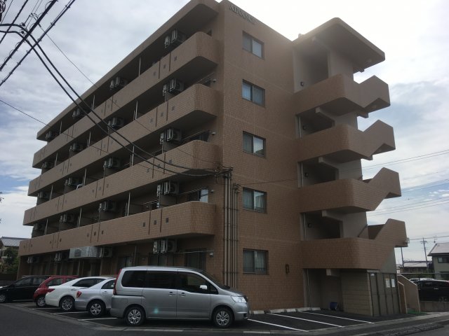 【アドバンス籠原南の建物外観】