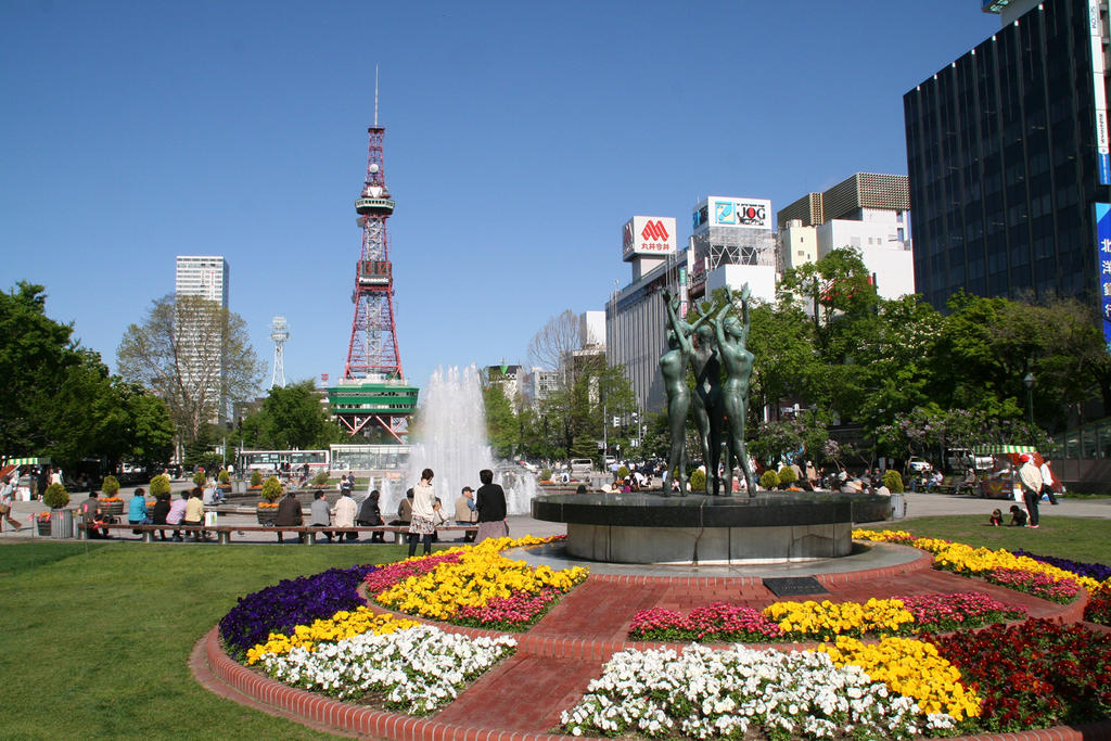 【札幌市中央区南二条西のマンションの公園】