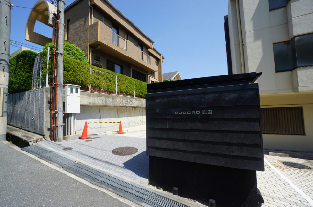 【吹田市円山町のマンションのエントランス】