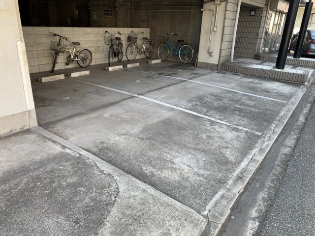 【姫路市広畑区東新町のマンションの駐車場】