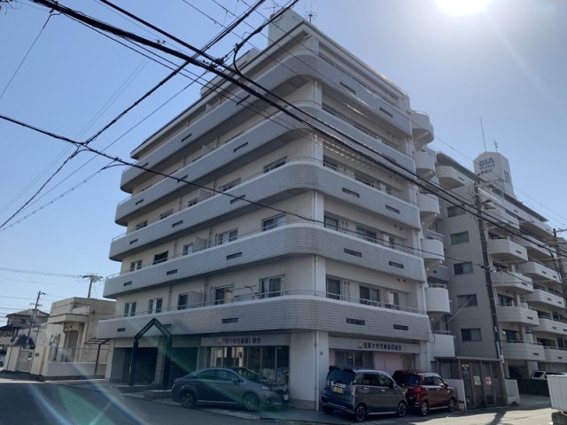 姫路市広畑区東新町のマンションの建物外観