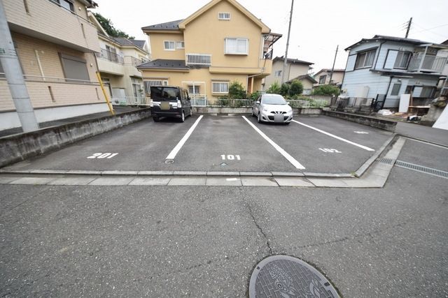 【狭山市広瀬東のアパートの駐車場】