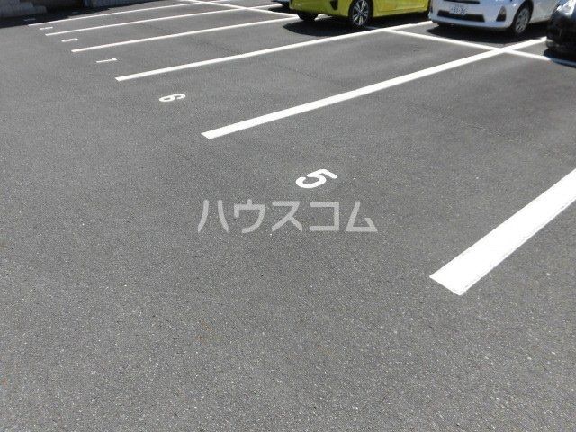 【袋井市愛野南のマンションの駐車場】