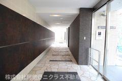 【大阪市西成区花園北のマンションのエントランス】