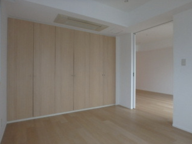 その他部屋・スペース　落ち着いた色調の寝室です