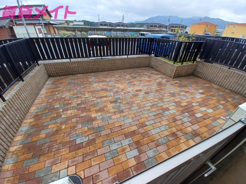 庭　同物件別部屋写真